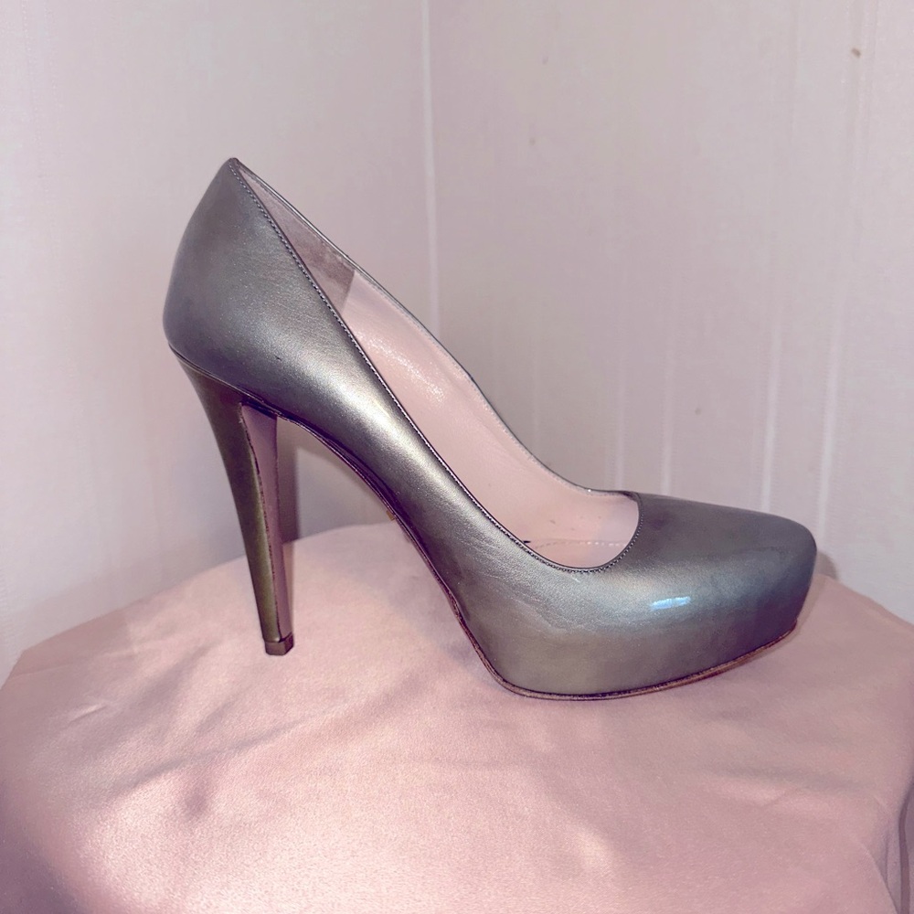💃 $800 Prada Patent Leather Grey Pearl Platform Pumps Luxurious & Chic | Sz 37 - Picture 5 of 11